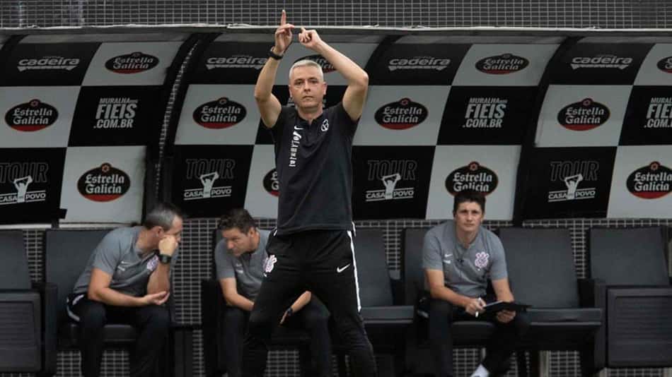 Após derrota do Corinthians, Tiago Nunes comenta: 'Na quarta-feira temos de dar uma resposta imediata'