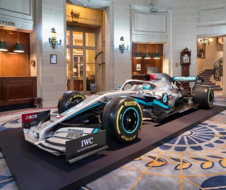 Novo patrocinador não ficou imediatamente impressionado: "Mercedes era uma marca para homens idosos"
