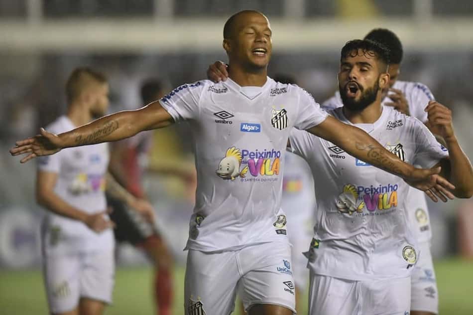 Após vitória, Jesualdo elogia Carlos Sánchez: 'Incomoda adversários'