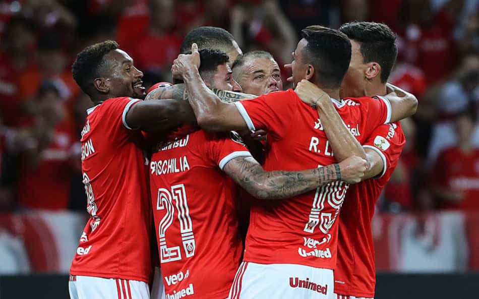 Internacional domina, vence La U e passa de fase na Libertadores