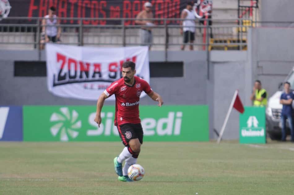 Lateral do Brasil de Pelotas projeta estreia difícil na Copa do Brasil