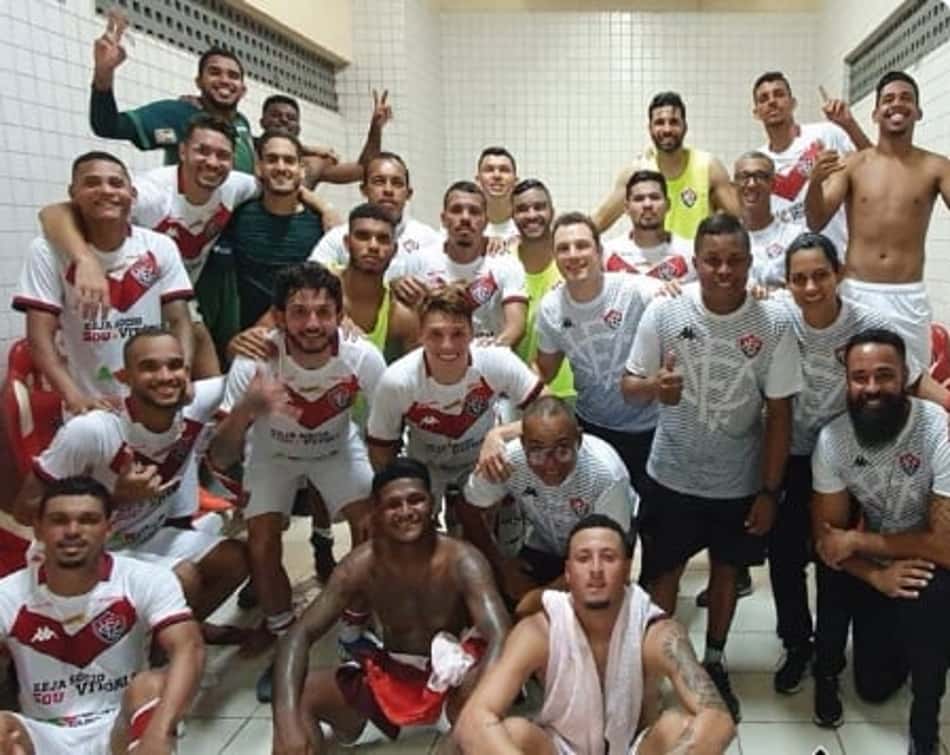Thiago Carleto comemora classificação do Vitória e defende atuação da equipe
