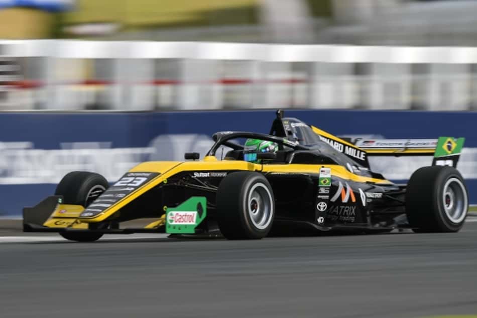Caio Collet disputa última etapa da Toyota Racing Series em Feilding