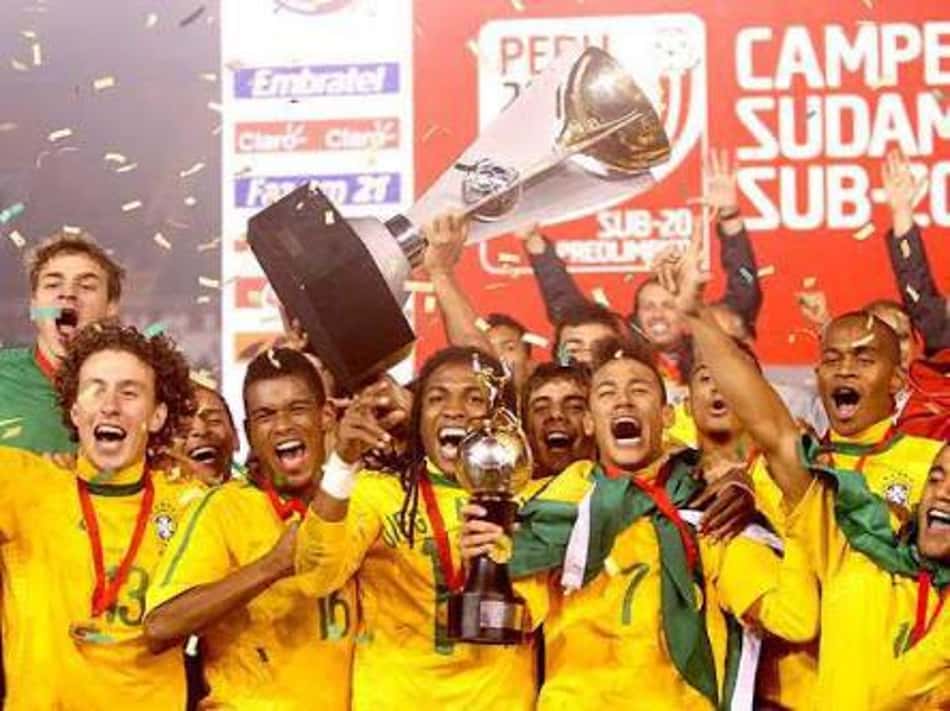 Galhardo relembra título pela seleção sub-20: "Momento único"