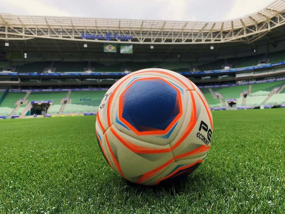Allianz estreia novo campo e planeja mais jogos: 'Pise na grama, por favor'