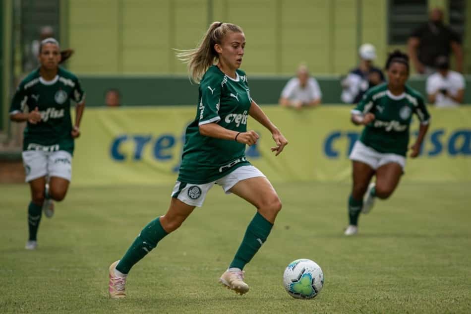 Palmeiras goleia Vitória e vence a primeira no Brasileiro feminino