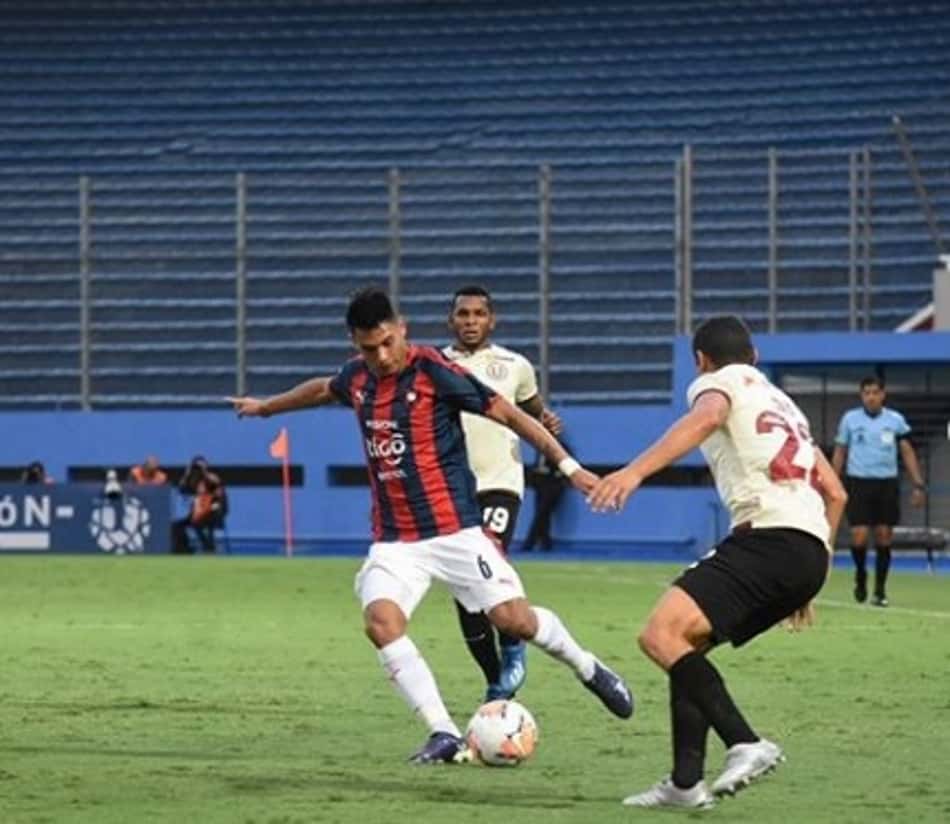 Cerro Porteño sofre, mas bate Universitario e avança na Pré-Libertadores