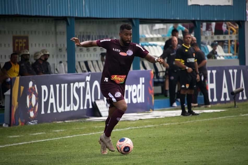 Lateral da Ferroviária projeta estreia na Copa do Brasil diante o Avaí