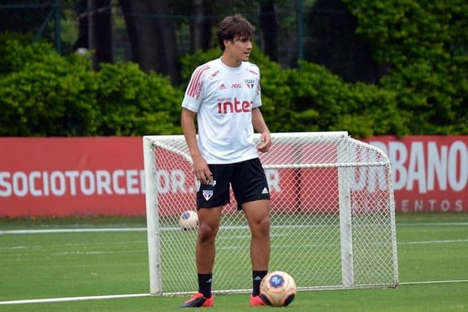 Após Seleção, Igor Gomes comemora volta 'para casa' no São Paulo