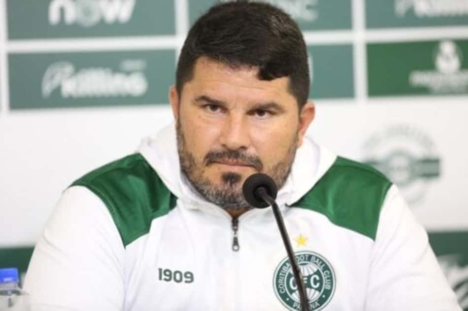 No Coritiba, Barroca usa internet para mostrar trabalho tático virtual aos atletas