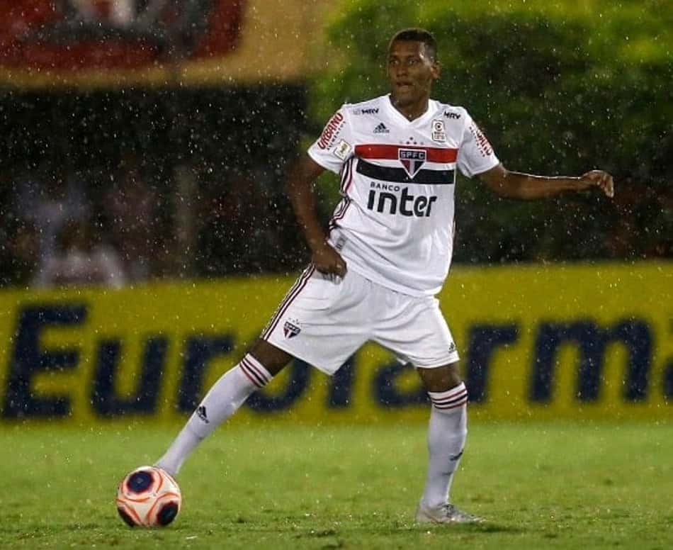 Campeão paulista sub-17 com o São Paulo, zagueiro Luizão projeta 2020