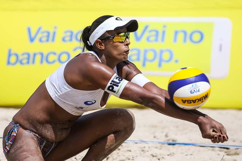 Atleta da casa e novo time superam qualificatório feminino de Vôlei de Praia e avançam em Maceió