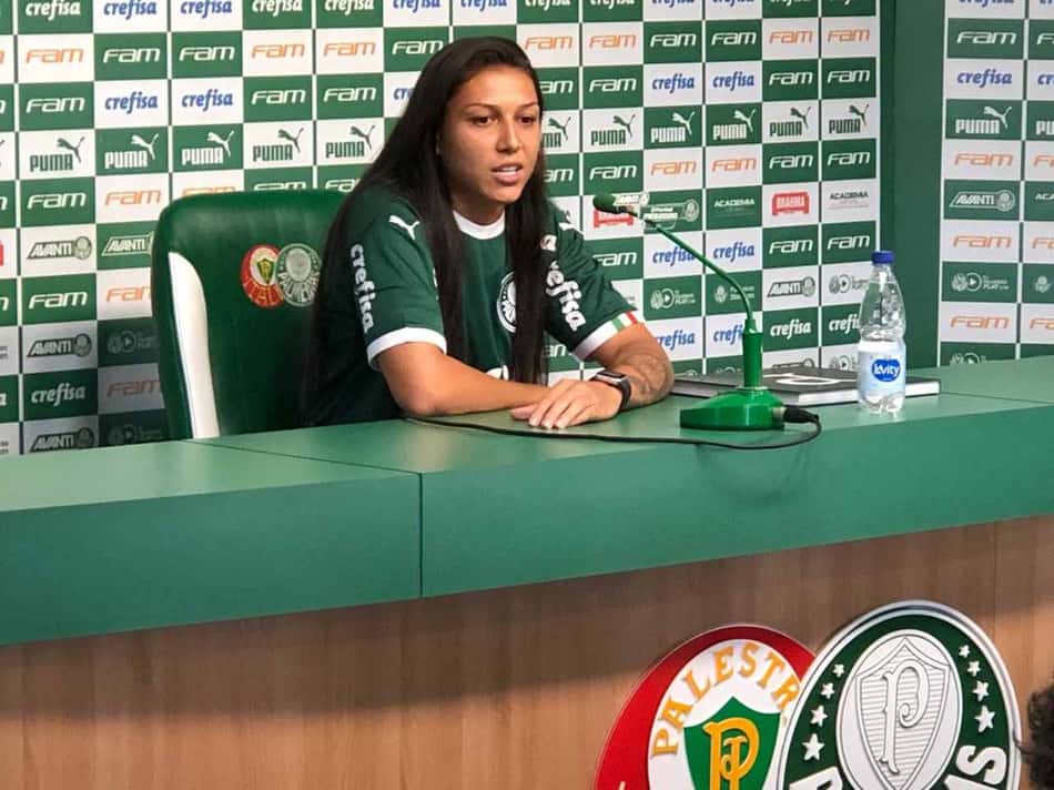 Coronavírus e fazer feminino crescer: atacante explica escolha pelo Verdão
