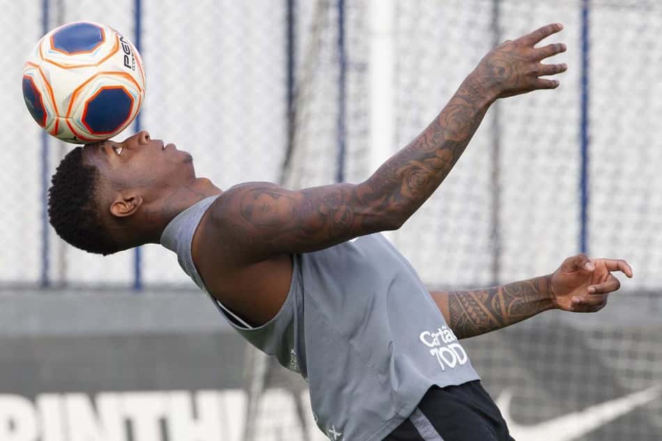 Yony González é apresentado no Corinthians e recebe a camisa 11