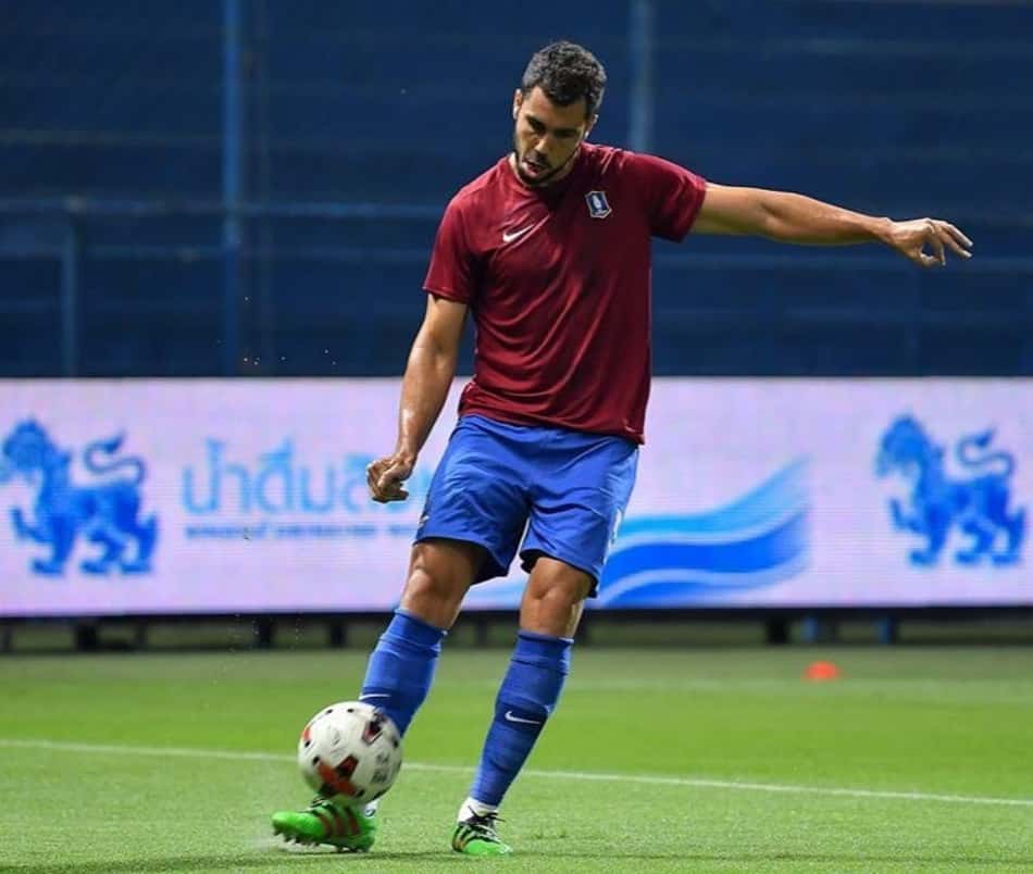 Na melhor defesa da Thai League, Victor Cardozo vibra com boa fase