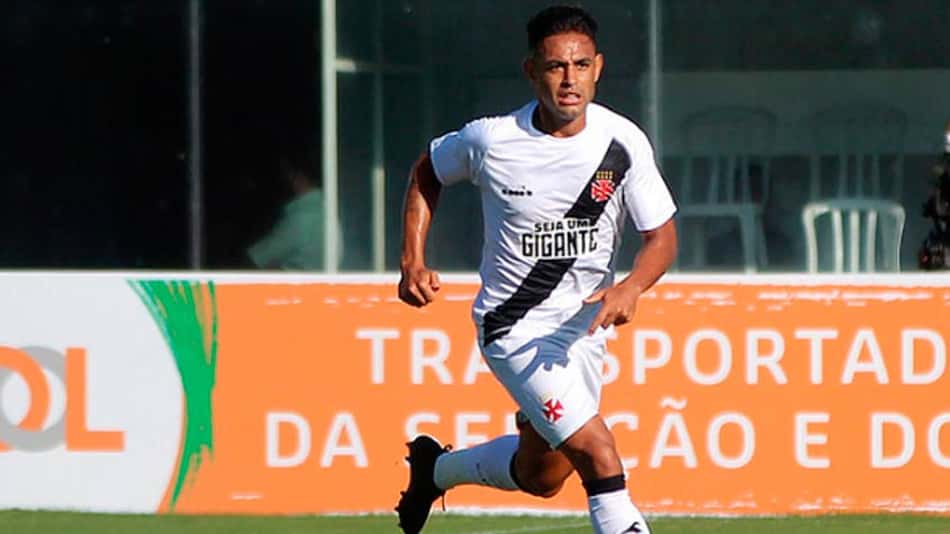 Desejo de trabalhar com Abel e dupla com Castan: Werley analisa início de ano no Vasco