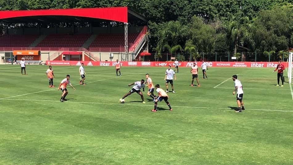 Reservas do São Paulo goleiam sub-17 em jogo-treino nesta segunda-feira