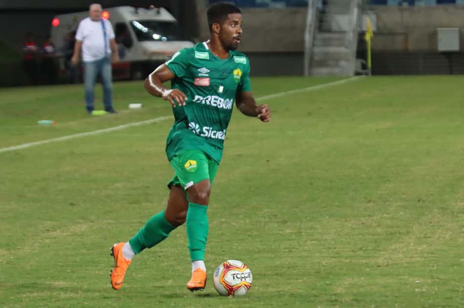 Lateral do Cuiabá exalta vitória e rendimento da equipe em goleada