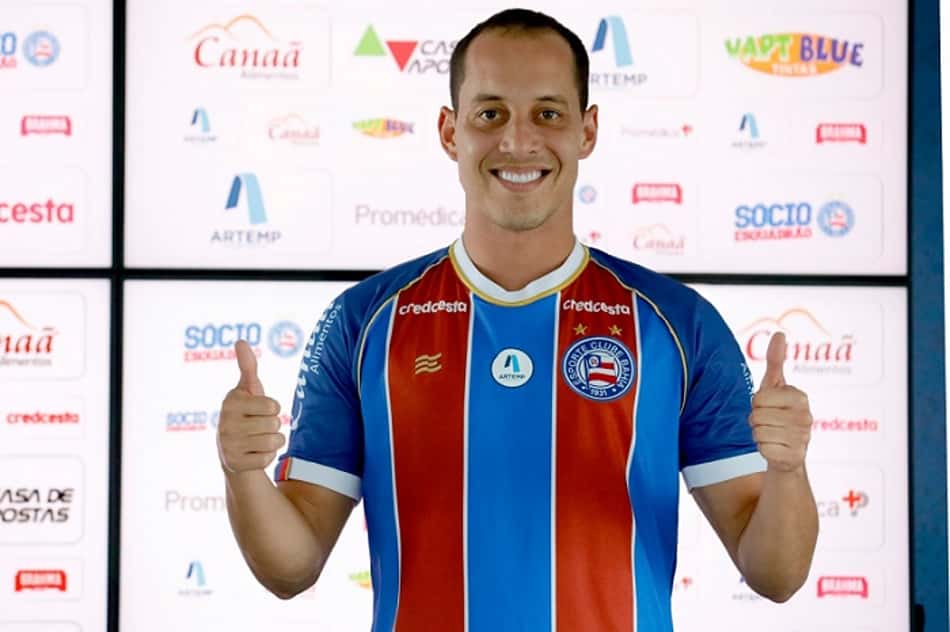 Rodriguinho é apresentado no Bahia e brinca com negociação 'arrastada'