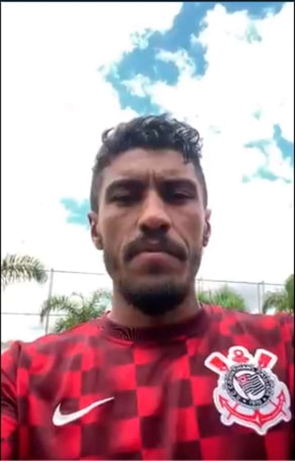 Ex-Corinthians, Paulinho treina no CT durante pausa na China