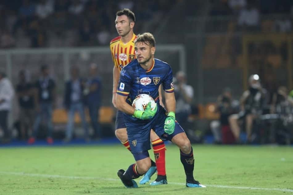 Goleiro brasileiro do Lecce celebra boa fase do time na Liga Italiana