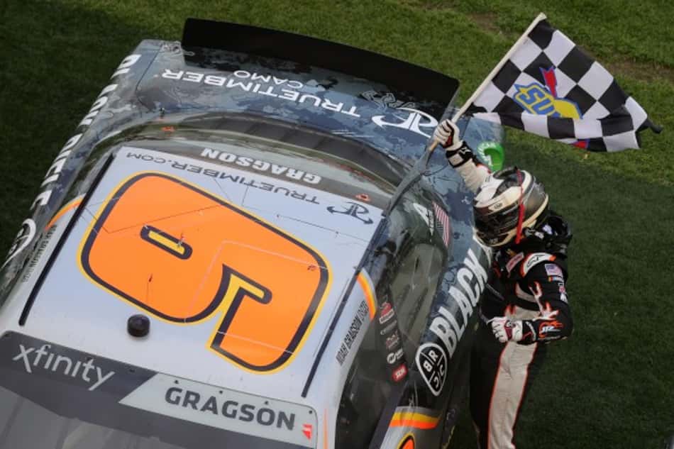Noah Gragson vence a etapa de Daytona pela NASCAR Xfinity