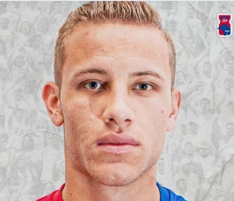 Em alta, Carlos Dias prolonga contrato com o Paraná até 2021