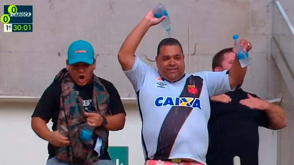 'Jogaria até um garrafão de 5 litros', diz vascaíno que virou água na cabeça em final da Taça GB 2019