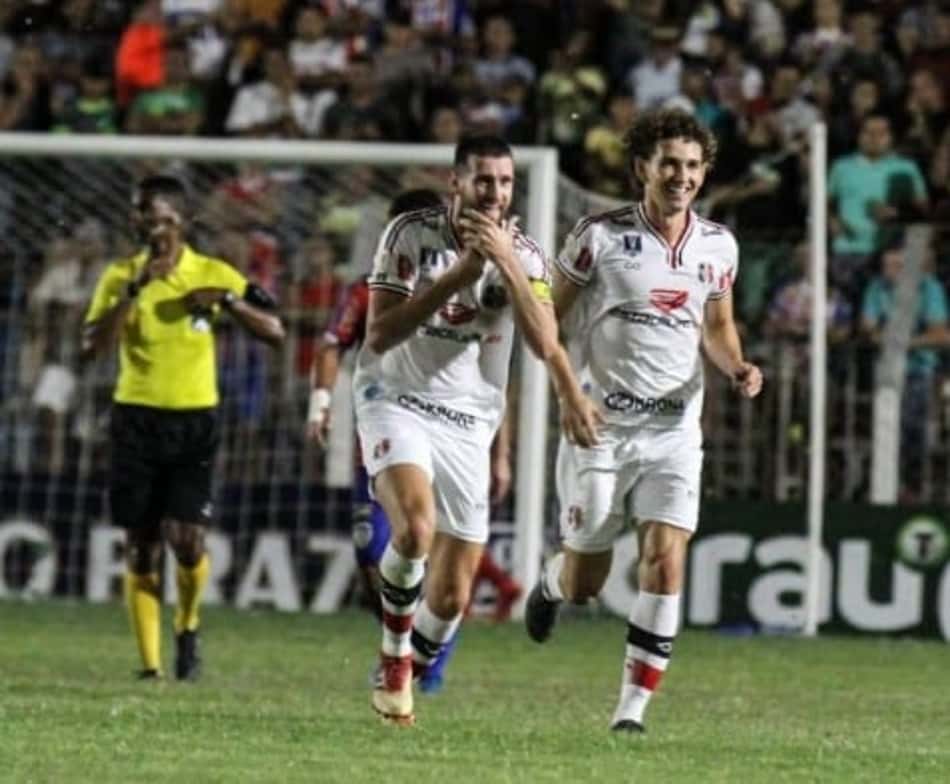 Santa Cruz vence Afogados e dispara na liderança do Pernambucano