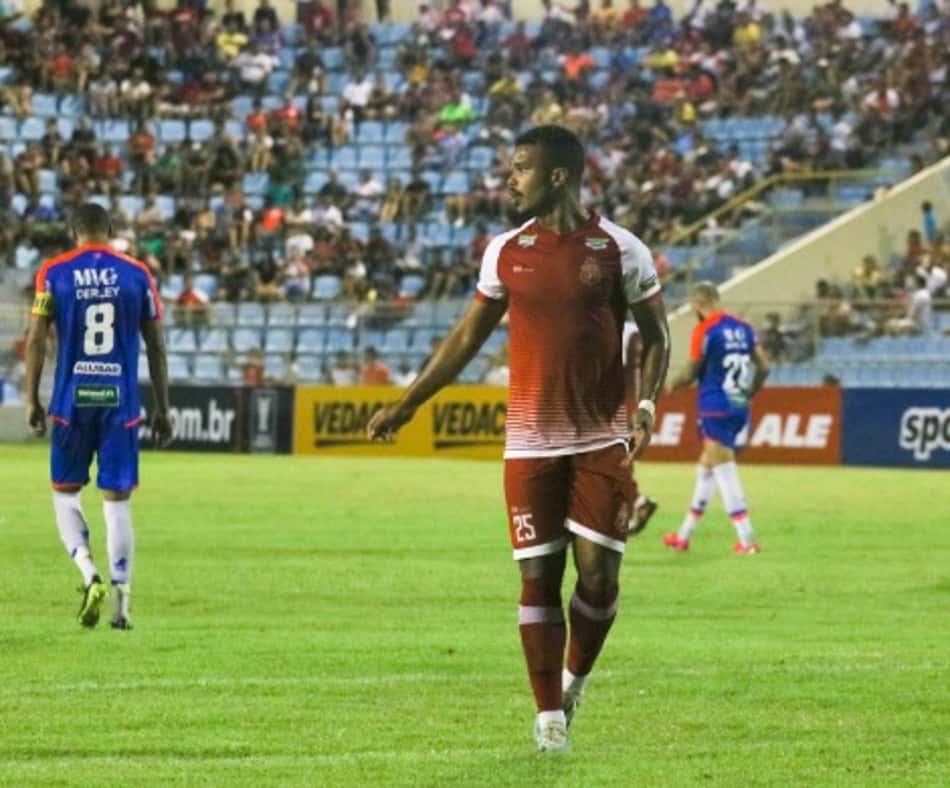 Atacante do Imperatriz-MA celebra primeiro gol pelo profissional: 'Momento inesquecível'