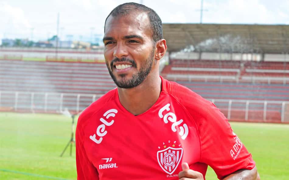 Em série, Richarlyson declara abertamente ser bissexual