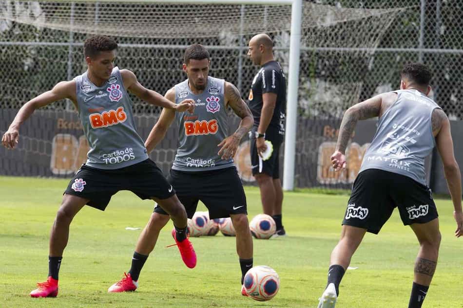 Corinthians treina com portões fechados; Ramiro segue no DM