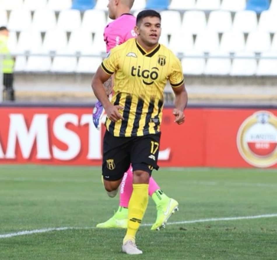 Com um a menos, Guaraní vence Palestino e fica perto da vaga na Liberta