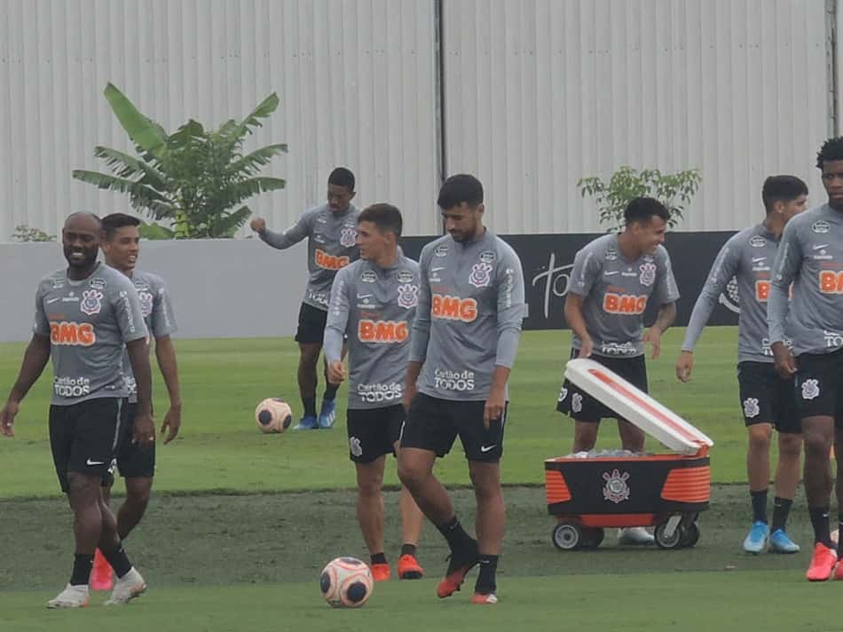 Corinthians encerra preparação para enfrentar o Água Santa; Madson segue no CT Joaquim Grava