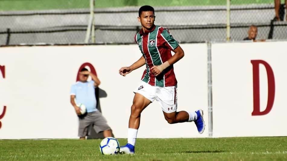 Jovem da base renova com o Flu até o final de 2023: 'Me sinto em casa'
