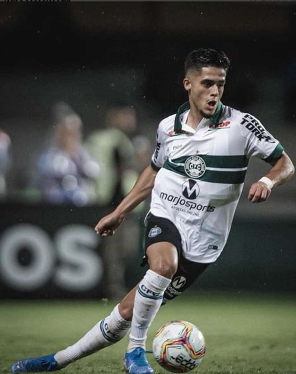 Lateral do Coritiba vendido ao Manchester City deixa mensagem de agradecimento em sua rede social