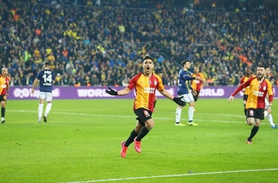 Com gol de artilheiro colombiano, Galatasary vence clássico turco na casa do Fenerbahçe após 21 anos