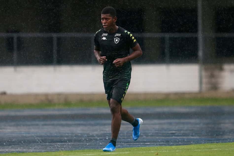 Cortez impressiona Autuori e pode ser surpresa no time do Botafogo