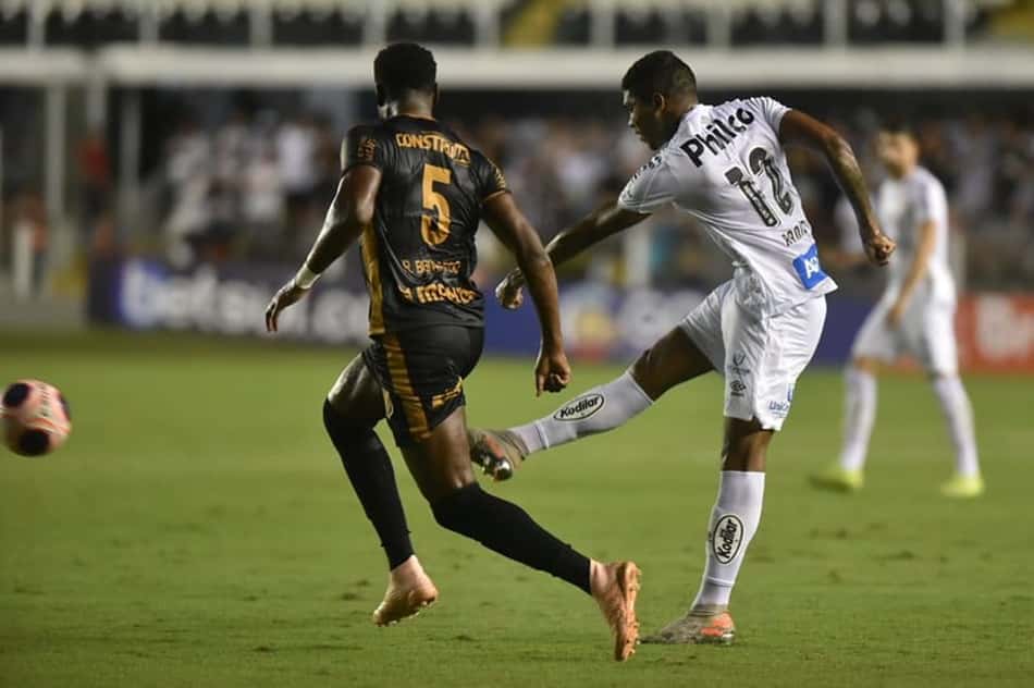 Filho de Raniel, do Santos, sofre acidente doméstico e é internado
