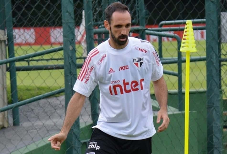 Juanfran e Vitor Bueno vão desfalcar São Paulo na estreia na Libertadores