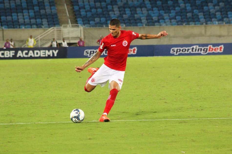 Artilheiro do Brasil, atacante vibra com a classificação do América-RN