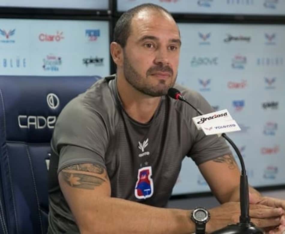 Técnico do Paraná critica CBF por cancelar jogo da Copa do Brasil sem antecedência