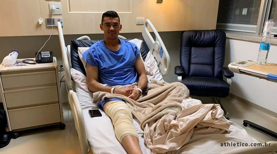 Goleiro Santos passa por cirurgia no joelho
