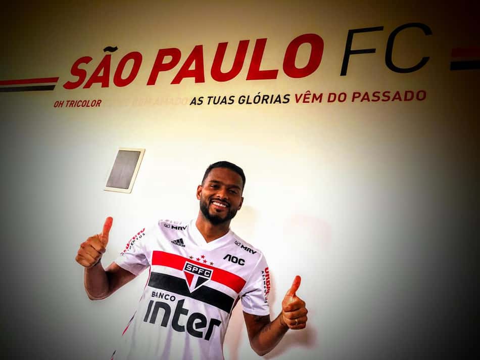 Reinaldo, do São Paulo, faz pedido: 'Não estoque alimentos e remédios'