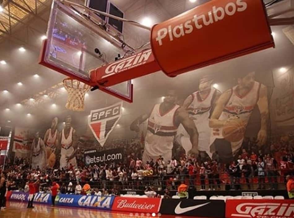 São Paulo bate Corinthians no NBB e repete provocação: 'Mirei de novo'