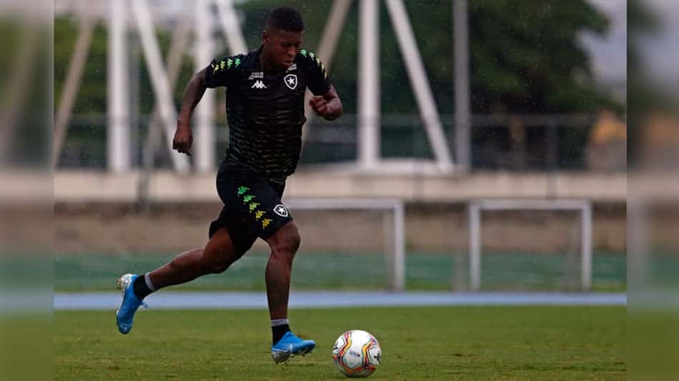 Cortez deve estrear no Botafogo como titular diante do Boavista