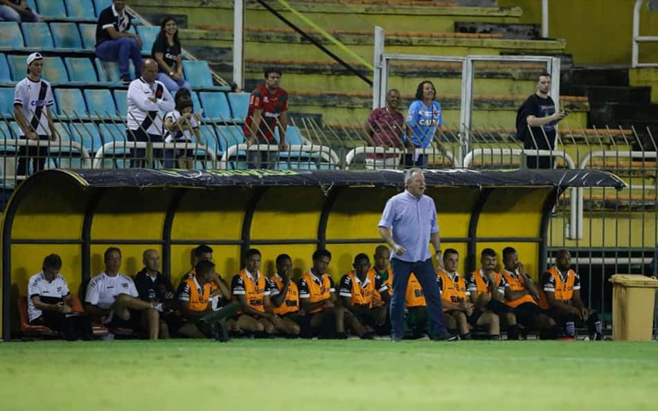 Abel entende críticas da torcida do Vasco, mas espera apoio contra o ABC