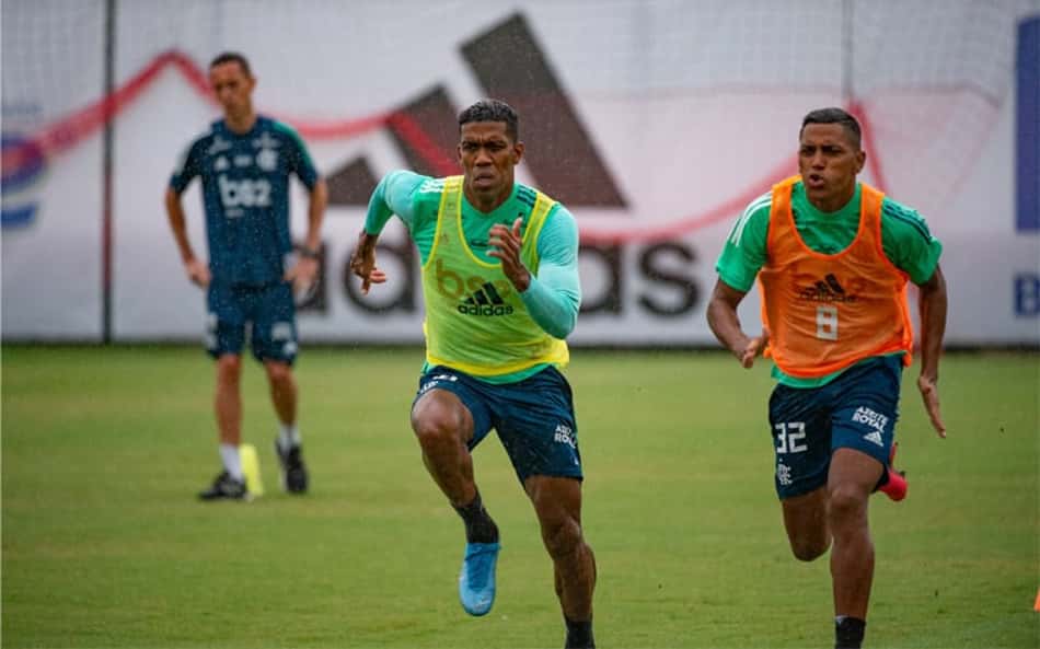 Sem Rafinha, atacante surge como opção para Jorge Jesus na lateral