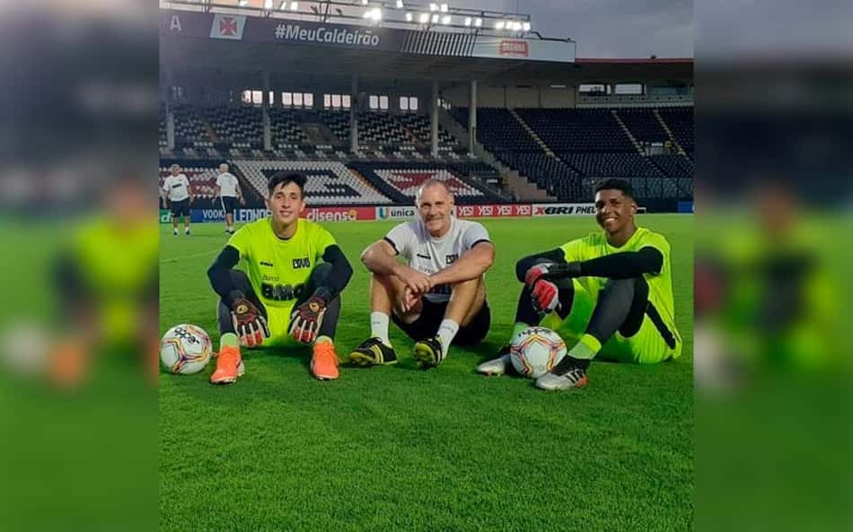 Após defender pênalti de Pikachu, goleiro de 15 anos quer seguir tradição do Vasco: 'É um sonho'
