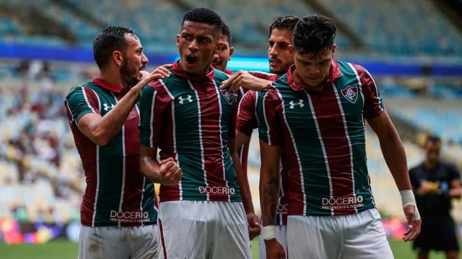 Apoiado nas individualidades e em erros do rival, Flu goleia no Maraca